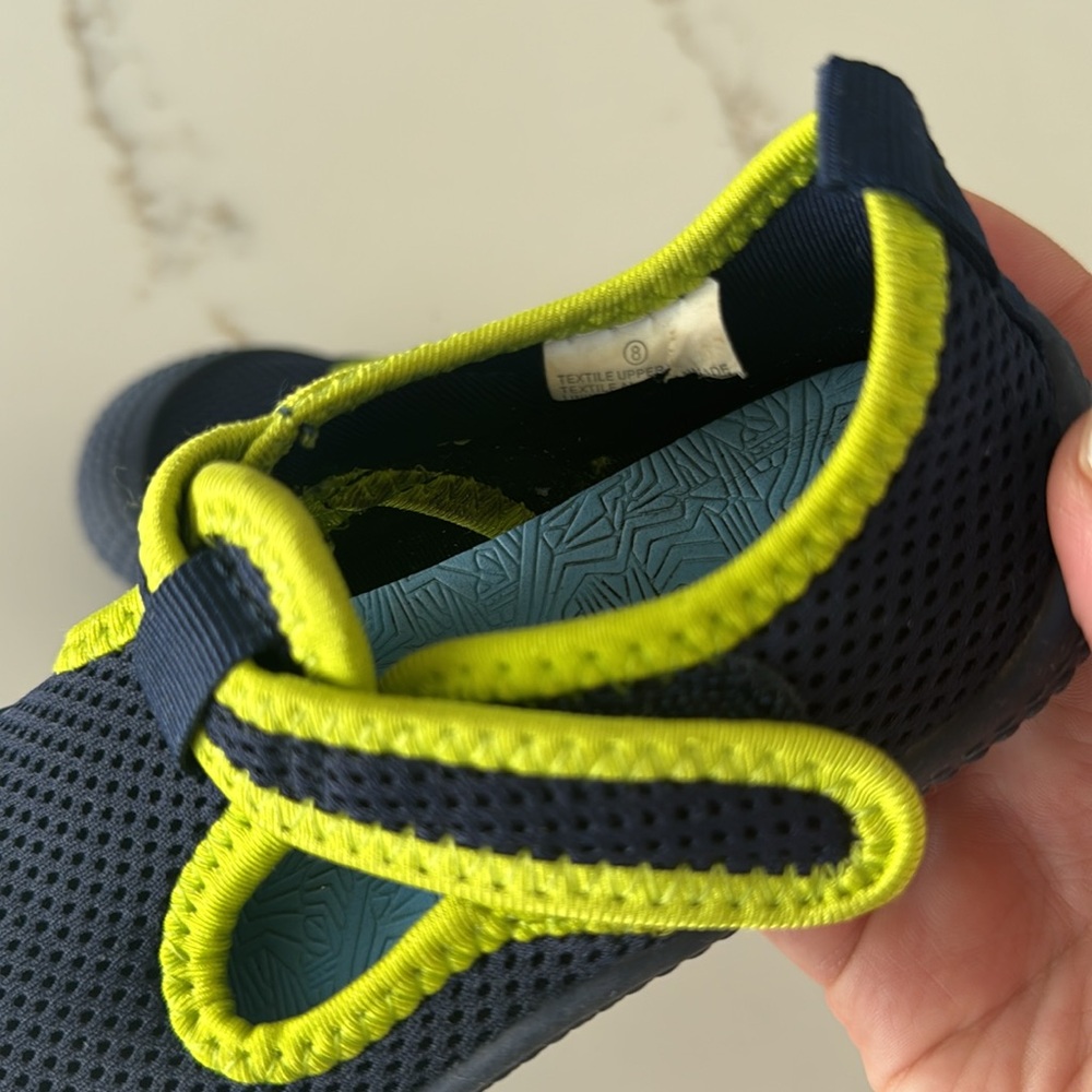 Cat and Jack water shoes navy and neon yellow size 8 - Picture 9 of 9